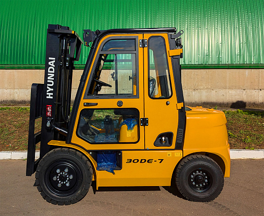 Вилочный погрузчик HYUNDAI 30DE-7